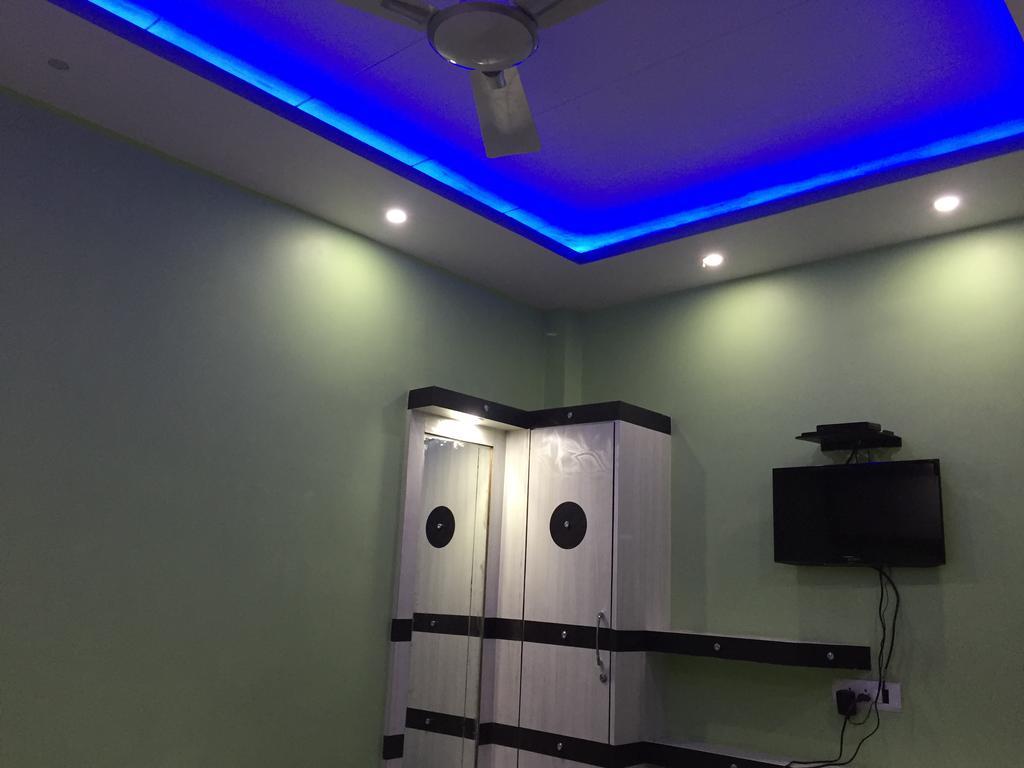 Oyo 75627 New Ankit Guest House Varanasi Oda fotoğraf